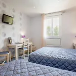 Hotel Restaurant La Creche Et Sa Piscine Interieure - Logis Hotels 3*