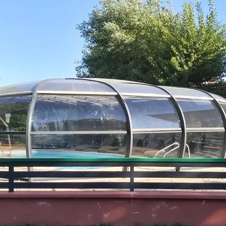 Restaurant La Crèche Et Sa Piscine Intérieure - Logis Hotel