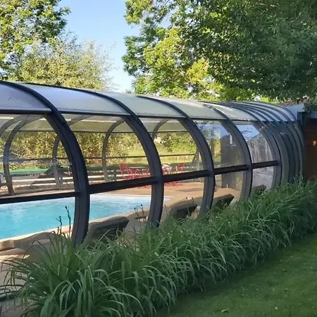 Restaurant La Creche Et Sa Piscine Interieure - Logis 酒店