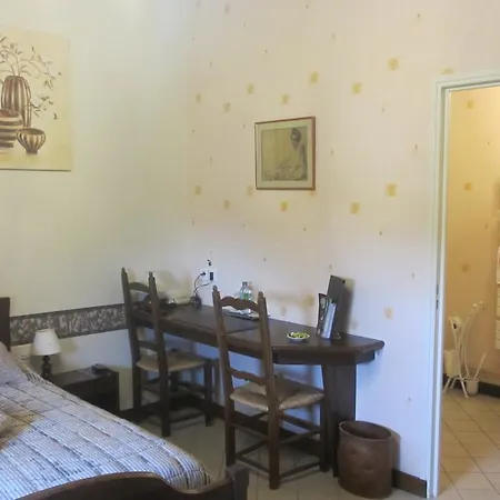 酒店 Restaurant La Creche Et Sa Piscine Interieure - Logis