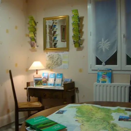 酒店 Restaurant La Creche Et Sa Piscine Interieure - Logis