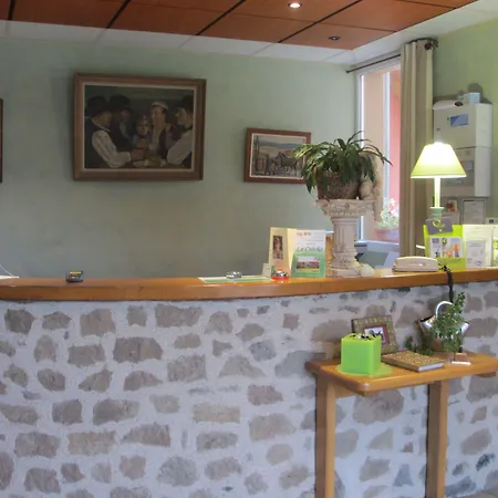Restaurant La Crèche Et Sa Piscine Intérieure - Logis Hotel 3*
