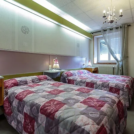 Restaurant La Creche Et Sa Piscine Interieure - Logis 酒店