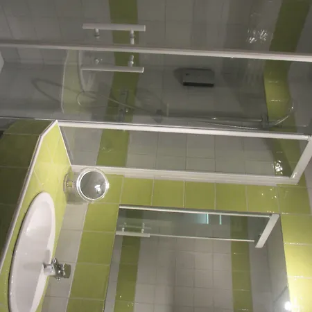 Restaurant La Creche Et Sa Piscine Interieure - Logis 3* 拉尚内特