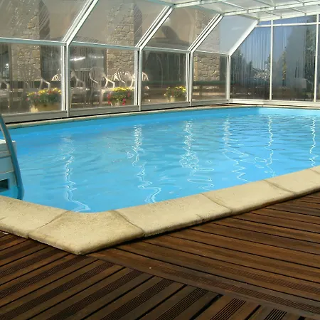 Restaurant La Creche Et Sa Piscine Interieure - Logis