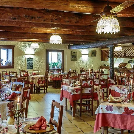 Restaurant La Crèche Et Sa Piscine Intérieure - Logis Hotel 3*