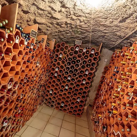 Restaurant La Crèche Et Sa Piscine Intérieure - Logis 3* La Chomette