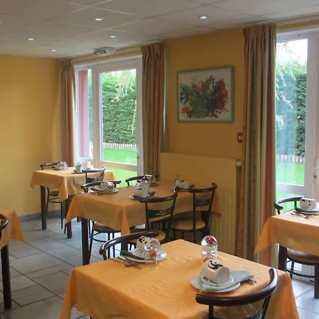 Restaurant La Creche Et Sa Piscine Interieure - Logis 酒店