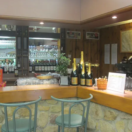 Restaurant La Creche Et Sa Piscine Interieure - Logis 3* 拉尚内特