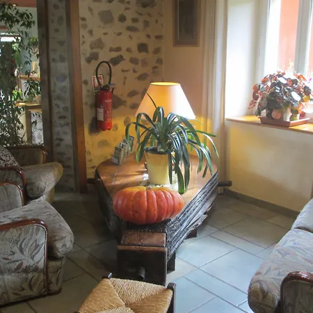 Restaurant La Creche Et Sa Piscine Interieure - Logis 酒店