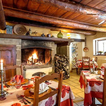 Restaurant La Creche Et Sa Piscine Interieure - Logis 3* 拉尚内特