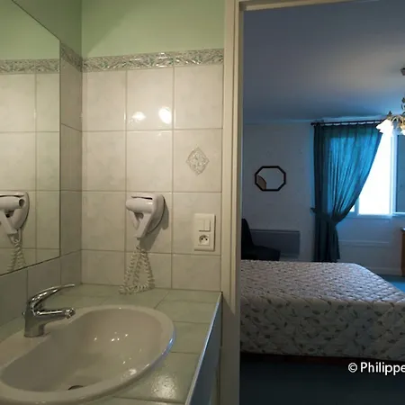 Restaurant La Creche Et Sa Piscine Interieure - Logis 酒店 拉尚内特