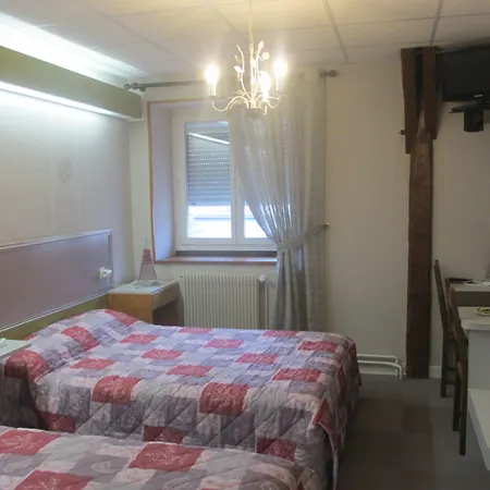 Restaurant La Creche Et Sa Piscine Interieure - Logis 酒店 3*