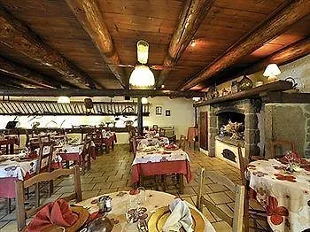 Restaurant La Creche Et Sa Piscine Interieure - Logis 酒店