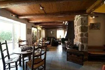 Restaurant La Crèche Et Sa Piscine Intérieure - Logis