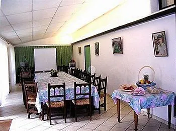 Hotel Restaurant La Creche Et Sa Piscine Interieure - Logis La Chomette