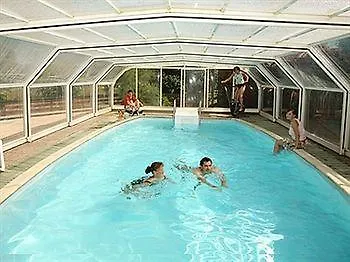 Hotel Restaurant La Crèche Et Sa Piscine Intérieure - Logis